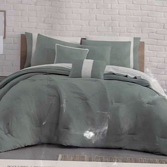 Dream Stories 10-Piece Super Soft Comforter Set - Picture 4 of 6